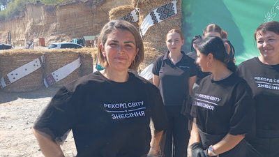 На Тернопільщині встановили світовий рекорд «Найбільший об’єм бограча» На Тернопільщині встановили світовий рекорд «Найбільший об’єм бограча»