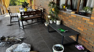Знищені вулики та свердловина: російський БпЛА пошкодив оселі у Садівській громаді