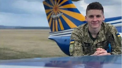 У Малині прощаються з 23-річним пілотом бойового літака МіГ-29 Владиславом Залістовським У Малині прощаються з 23-річним пілотом бойового літака МіГ-29 Владиславом Залістовським