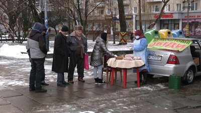 У центрі Рівного годують людей в скруті