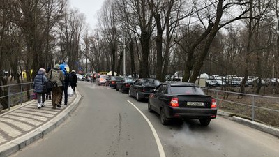 Водохреще у Чернігові: як це відбувалось на пляжі "Золотий берег" Водохреще у Чернігові: як це відбувалось на пляжі "Золотий берег"