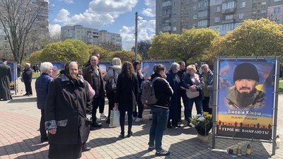 У пам'ять про загиблих військових у Калуші на Прикарпатті відкрили Алею героїв У пам'ять про загиблих військових у Калуші на Прикарпатті відкрили Алею героїв