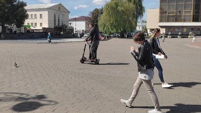 Правила для електросамокатів у Луцьку: позиція влади, патрульних і власника прокату Правила для електросамокатів у Луцьку: позиція влади, патрульних і власника прокату