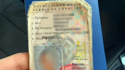 Без водійських прав і п’яний: патрульні склали на херсонця протокол та викликали слідчих Без водійських прав і п’яний: патрульні склали на херсонця протокол та викликали слідчих