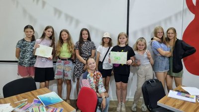 У Житомирі діти військових та переселенців проходять психологічну адаптацію за допомогою арттерапії У Житомирі діти військових та переселенців проходять психологічну адаптацію за допомогою арттерапії