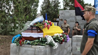 "Він завжди був за справедливість": на Миколаївщині провели в останню путь воїна "Він завжди був за справедливість": на Миколаївщині провели в останню путь воїна