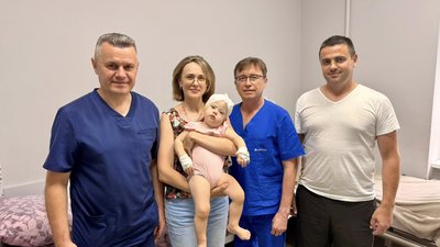 Лікарі та родина пацієнтки
