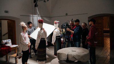 У київському музеї зняли відео за сюжетом старих фото, на яких зображені буковинці У київському музеї зняли відео за сюжетом старих фото, на яких зображені буковинці