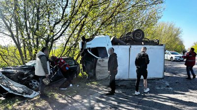 На Миколаївщині сталась аварія за участі трьох авто: є травмовані
