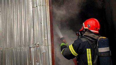 "Невдало покурив": на Хмельниччині працівники ДСНС під час пожежі врятували чоловіка "Невдало покурив": на Хмельниччині працівники ДСНС під час пожежі врятували чоловіка