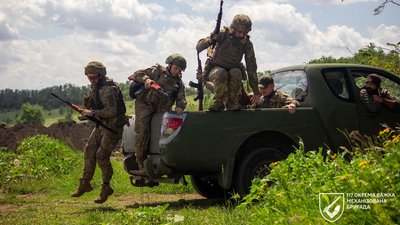Військовослужбовці 117-ї окремої важкої механізованої бригади