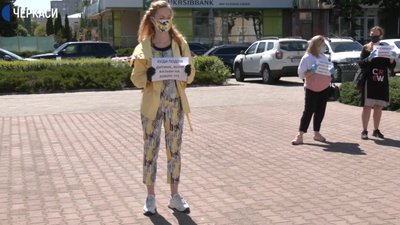 Відкрити дитсадки вимагали черкаські батьки