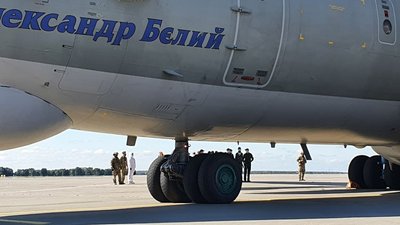 У Києві приземлився черговий літак з Афганістану У Києві приземлився черговий літак з Афганістану