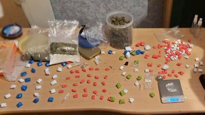 У Кропивницькому подружжя збувало наркотики. Поліція їх затримала на пошті