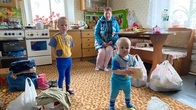 У Гуляйполі двох дітей з палаючого будинку врятували сусіди У Гуляйполі двох дітей з палаючого будинку врятували сусіди