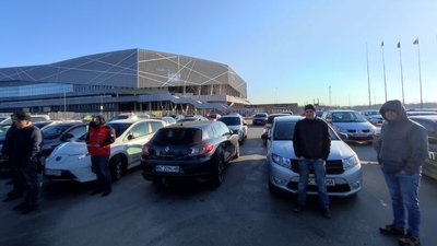 Львівські водії таксі вимагають підняття тарифів Львівські водії таксі вимагають підняття тарифів
