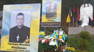 У селі Верхній Ясенів відкрили Алею слави на честь загиблих воїнів У селі Верхній Ясенів відкрили Алею слави на честь загиблих воїнів