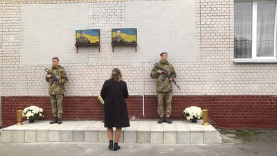 Пам'ятні дошки двом загиблим учасникам АТО/ООС відкрили у Хмельницькому