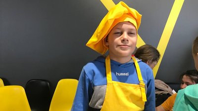 У Тернополі дітей-переселенців учили робити піцу У Тернополі дітей-переселенців учили робити піцу