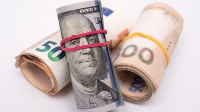 Долар дешевшає другий день поспіль. Курс від НБУ