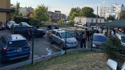 Луцьк, вулиця Набережна на працівників ТЦК та СП напали люди