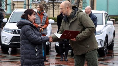 Медзаклади Житомирщини отримали вісім автомобілів від ЮНІСЕФ