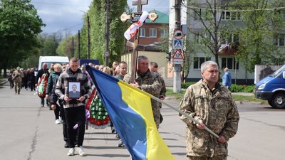 В Охтирці на Сумщині віддали останню шану прикордоннику Станіславу Жилі В Охтирці на Сумщині віддали останню шану прикордоннику Станіславу Жилі