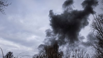 Семенівка, атака РФ на Чернігівщині: дим від вибуху у небі