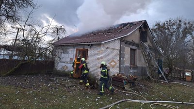 Горіли житлові будинки: за добу на Волині сталося три пожежі Горіли житлові будинки: за добу на Волині сталося три пожежі