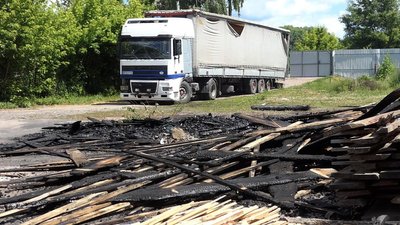 15 червня російські військові обстріляли Глухів на Сумщині, пошкоджено цех з перероблення деревини