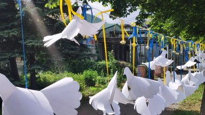 Інсталяція у Святогірську до Дня дітей, які загинули внаслідок збройної агресії РФ