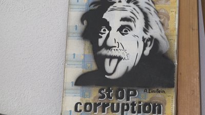 "Перетворюю зло на добро". Одеський художник Кирило Бондаренко пише картини на грошах "Перетворюю зло на добро". Одеський художник Кирило Бондаренко пише картини на грошах
