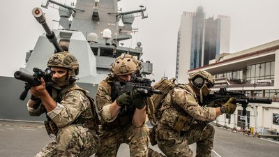 В Одесі відбулися тренування спецпризначенців на британському есмінці
