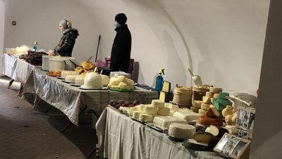 Близько 20 виноробів привезли свої вина на фестиваль "Закарпатське божоле" в Ужгород Близько 20 виноробів привезли свої вина на фестиваль "Закарпатське божоле" в Ужгород