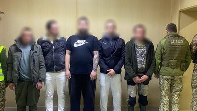 Чоловіки, прикордонники, військозобов'язані
