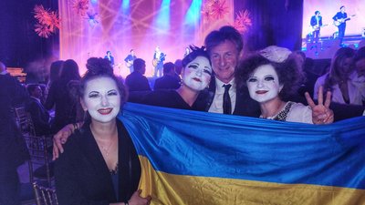 Український гурт Dakh Daughters зібрав 1 млн доларів на концерті Шона Пенна