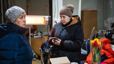"Мамо, подаруй мені смерть Путіна".Історії евакуйованих з Харкова й Донбасу, що волонтерять у Дніпрі "Мамо, подаруй мені смерть Путіна".Історії евакуйованих з Харкова й Донбасу, що волонтерять у Дніпрі