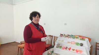 Жителька Тернопільщини виготовляє патріотичне мило Жителька Тернопільщини виготовляє патріотичне мило