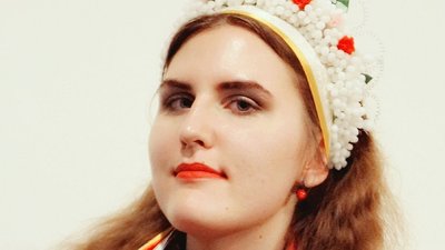 "Зібрані кошти передам ЗСУ". Вінничанка продає власну колекцію весільних вінків "Зібрані кошти передам ЗСУ". Вінничанка продає власну колекцію весільних вінків