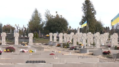 "Пантеон героїв" на Микулинецькому кладовищі "Пантеон героїв" на Микулинецькому кладовищі