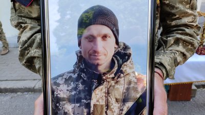 У Полтаві прощаються із Олександром Опришком, який загинув під час війни У Полтаві прощаються із Олександром Опришком, який загинув під час війни