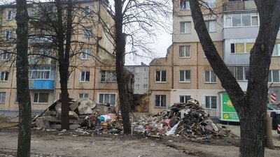 Рятувальники завершили пошукову операцію у сумській 5-поверхівці, у яку влучив "шахед" Рятувальники завершили пошукову операцію у сумській 5-поверхівці, у яку влучив "шахед"