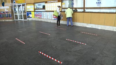 Станом на 14 годину в касі Хмельницького автовокзалу придбав квиток 31 пасажир Станом на 14 годину в касі Хмельницького автовокзалу придбав квиток 31 пасажир