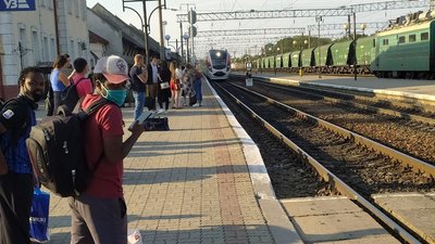 У Тернополі потяги зупиняються лише для того, щоб висадити пасажирів