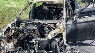 Автомобіль після пожежі Автомобіль після пожежі
