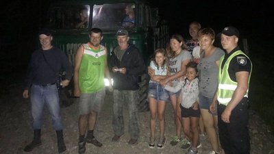 На Закарпатті заблукали семеро туристів, серед них – двоє дітей