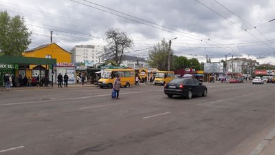 Кропивницькі поліцейські "ловили" тих, хто переходить дорогу не за правилами