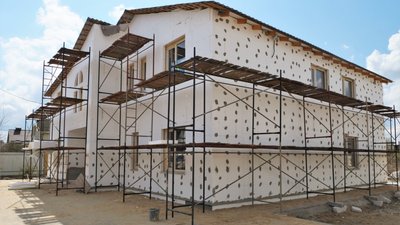 У Житомирі добудовують два будинки сімейного типу