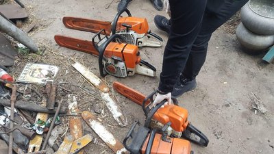 На Дніпропетровщині поліціянти викрили групу "чорних лісорубів" На Дніпропетровщині поліціянти викрили групу "чорних лісорубів"