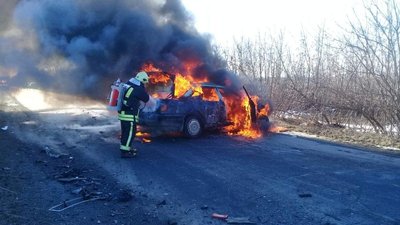 Біля Благовіщенського через аварію загорілась машина. Водій загинув